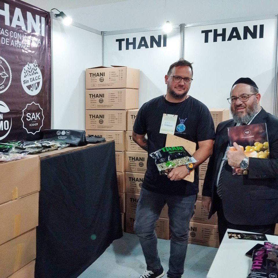 Presencia de SAK Kosher junto a Thani